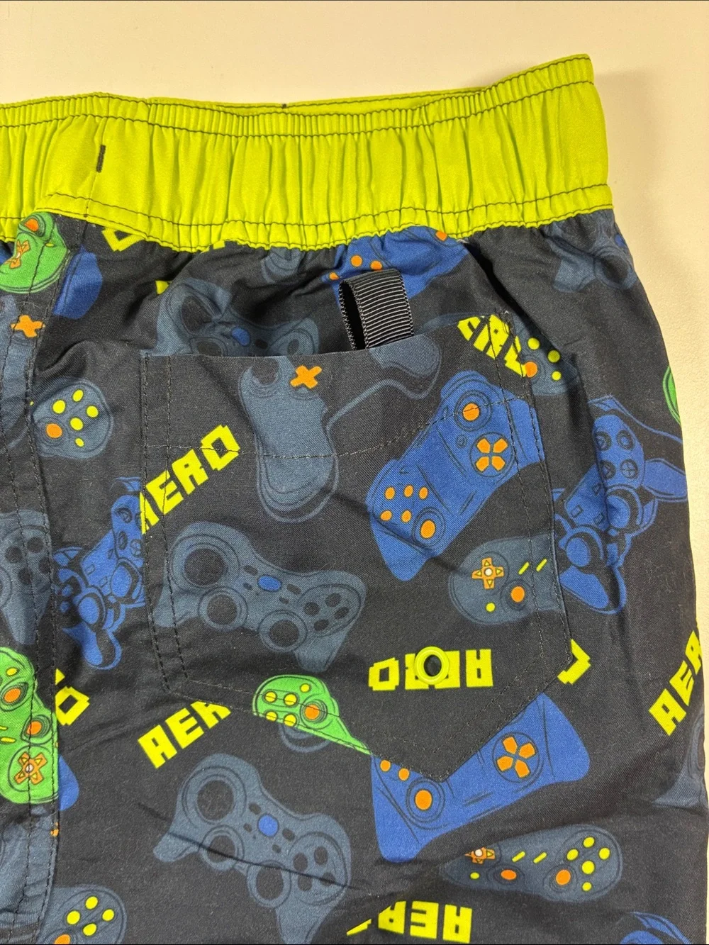 NWOT Aeropostale Neon Yellow & Black Boys' Rash Guard Set, size 10